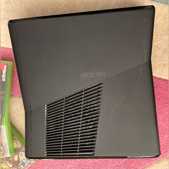 Microsoft XBOX 360 S 4GB Black Console 2 Controllers Games Borderlands Bundle - Picture 3 of 8